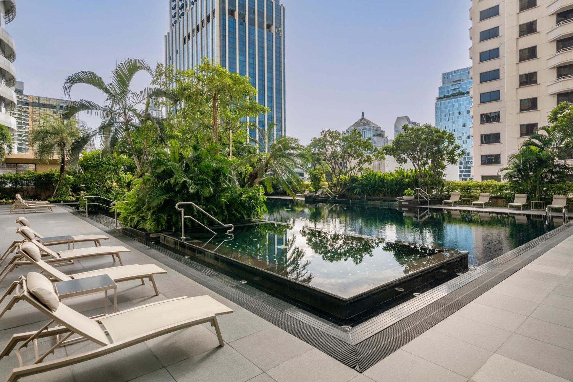 Grande Centre Point Hotel Ratchadamri Bangkok Ngoại thất bức ảnh The swimming pool at the hotel