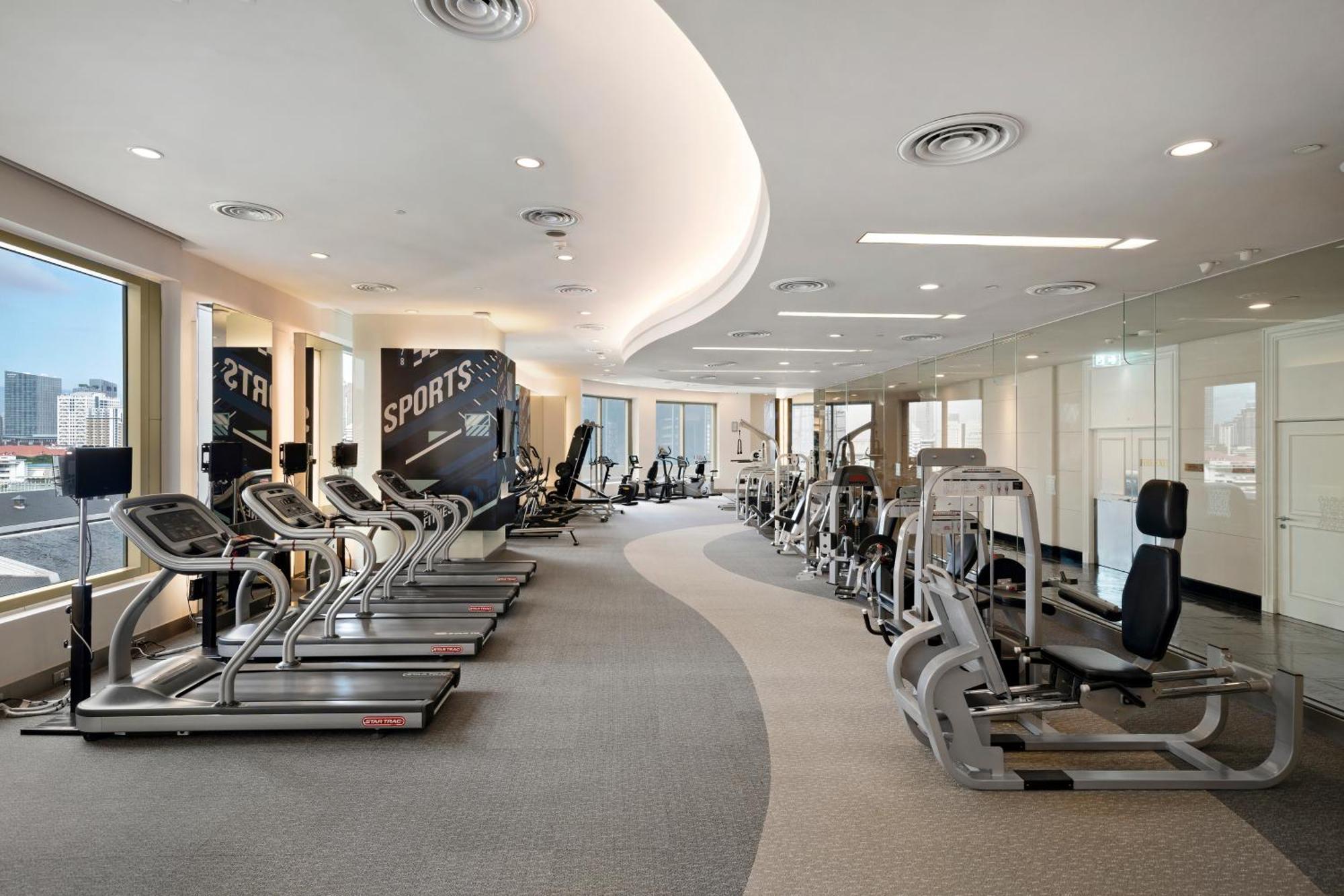 Grande Centre Point Hotel Ratchadamri Bangkok Ngoại thất bức ảnh The gym at the hotel