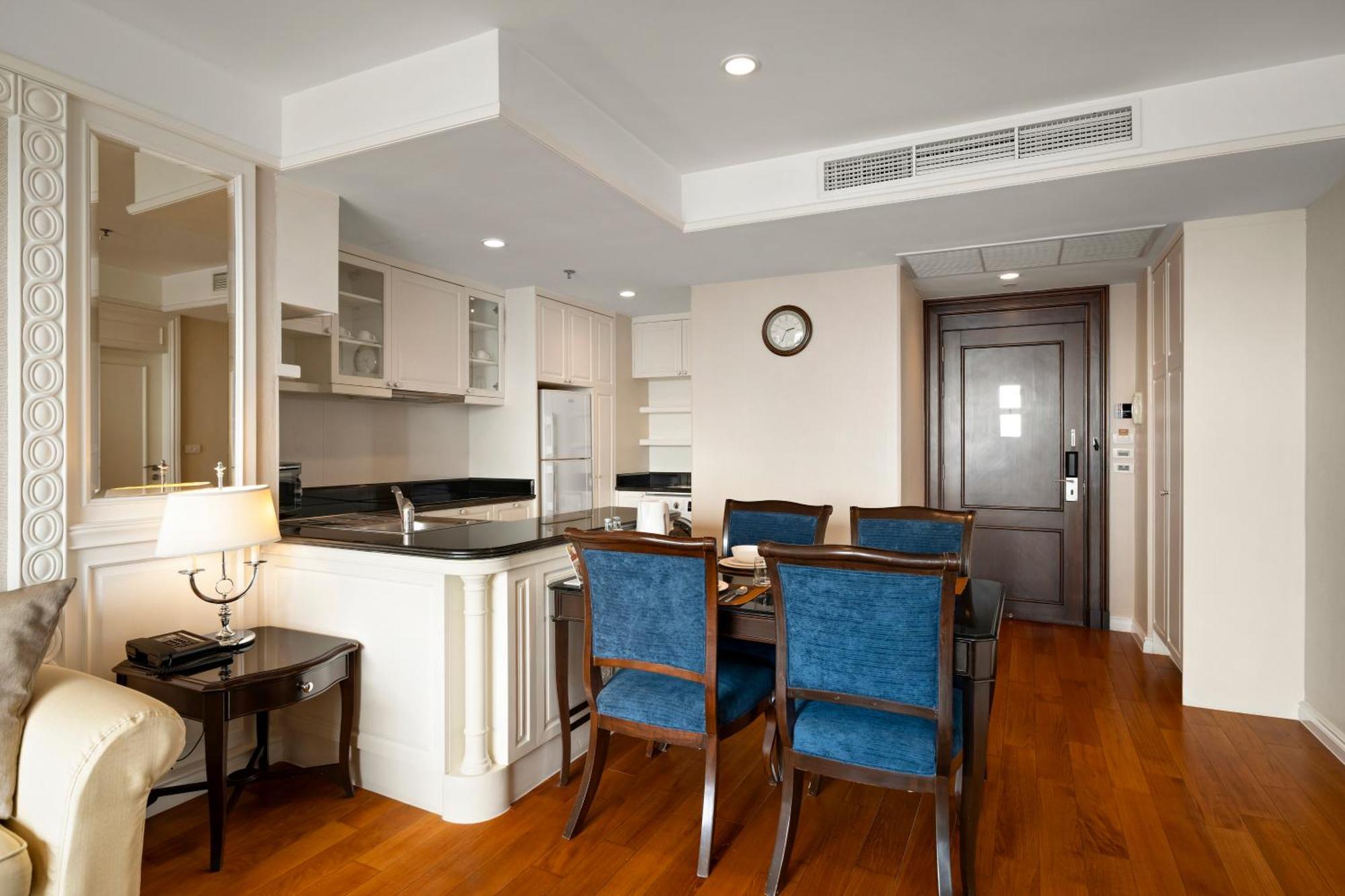 Grande Centre Point Hotel Ratchadamri Bangkok Ngoại thất bức ảnh A typical two-bedroom apartment
